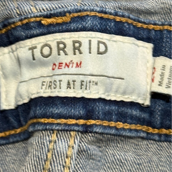 Torrid classic denim bib overalls. Front & back pockets 98% cotton. Plus size 26 - Picture 12 of 12